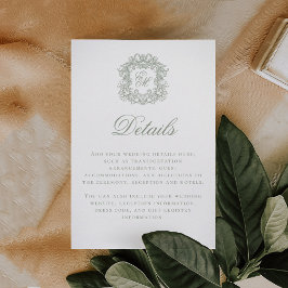 Elegante saliegroene trouwdetails met monogram en informatiekaartje