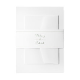 Elegante saliegroene witte script bruiloftsinvatie uitnodigingen wikkel