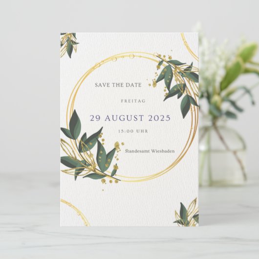 Elegante Save the Date Karte – Gold & Grün Kaart (Staand voorkant)