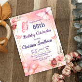 Elegante schattige roze bloemenvlinder 65e verjaar kaart