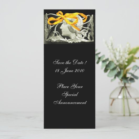 ELEGANTE SCHOONHEID / DAME MET GELE STROP EN BLOEM SAVE THE DATE (Staand voorkant)