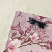 Elegante Scops Uil Paarse Bloemen Strandlaken (In situ)