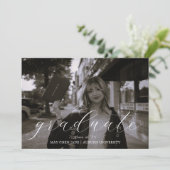 Elegante Script Afstudeer Uitnodigingskaart Kaart (Staand voorkant)