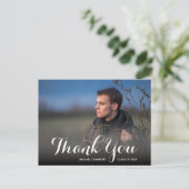 Elegante Script Bedankt Foto Afstuderen Briefkaart (Staand voorkant)