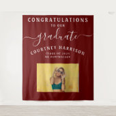 Elegante Script Calligrafie Afstudeerfoto Maroon Wandkleed (Voorkant)