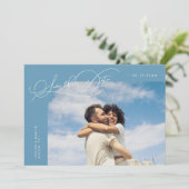 Elegante Script Denim Blauwe Gebogen Frame Foto Save The Date (Staand voorkant)
