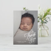 Elegante Script Eenvoudige Baby Foto Bedankkaart (Staand voorkant)