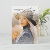 Elegante Script Foto Afstuderen Kaart (Staand voorkant)