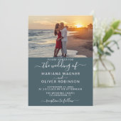 Elegante script foto boho blauwe trouwuitnodiging kaart (Staand voorkant)
