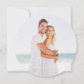 Elegante Script Foto Bruiloft Circulaire Kaart (Achterkant)