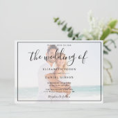 Elegante Script Foto Wit En Zwarte Trouw Kaart (Staand voorkant)