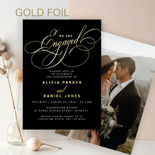 Elegante script goud folie foto verloving feest uitnodiging