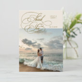Elegante script huwelijksfoto crème bedankkaart (Staand voorkant)