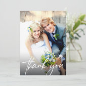 Elegante Script Huwelijksfototemplate Bedankkaart (Staand voorkant)