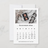 Elegante Script Kalender Zwangerschap aankondiging (Voorkant)