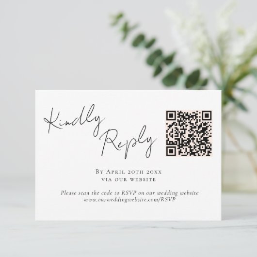 Elegante Script Kalligrafie QR Code Wedding RSVP (Staand voorkant)