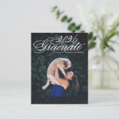 Elegante Script Klasse 2024 Afstudeeruitnodiging (Staand voorkant)