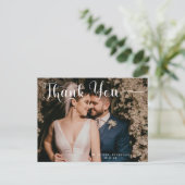 Elegante Script Klassieke Trouwfoto Dank Je Briefkaart (Staand voorkant)