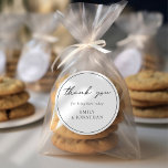 Elegante Script Line Border Wedding Dank u Ronde Sticker<br><div class="desc">Elegante Script Line Border Wedding Dank u. Een modern typografisch ontwerp voor uw huwelijksgunsten,  met stijlvolle set typografie voor Thank You. Personaliseer eenvoudig de rest van de tekst.</div>