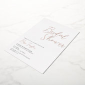 Elegante Script Minimal Rose Goud Bruidsdouche Folie Uitnodiging (Gedraaid)