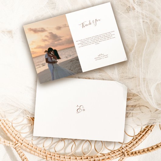 Elegante Script Mocha Monogram Huwelijksfoto Bedankkaart