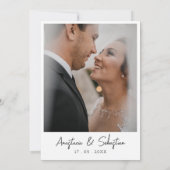 Elegante script moderne zwart-wit foto trouwkaart save the date (Achterkant)