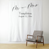 Elegante Script Mr & Mrs Eenvoudige Foto Achtergro Wandkleed (In situ)