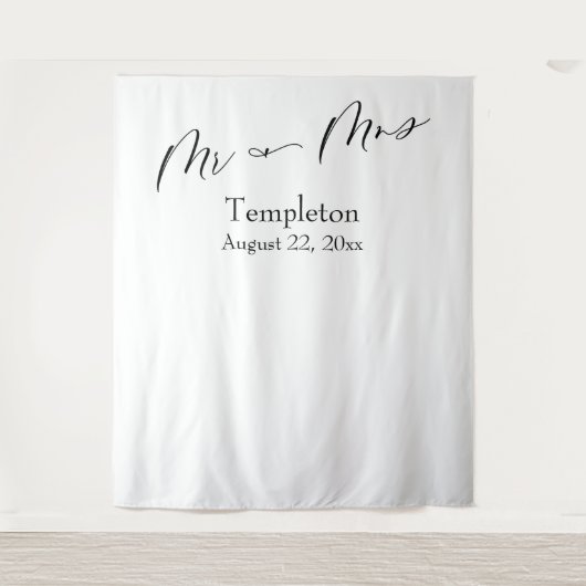 Elegante Script Mr & Mrs Eenvoudige Foto Achtergro Wandkleed (Voorkant)