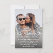 Elegante Script Overlay Afbeelding Huwelijk Kaart (Voorkant)