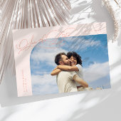 Elegante Script Peach Gebogen Frame Foto Save The Date