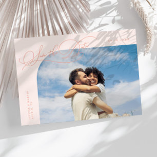 Elegante Script Peach Gebogen Frame Foto Save The Date