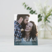 Elegante Script Save the Date Verlovingsfoto Aankondigingskaart (Staand voorkant)