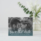 Elegante Script Save the Date Verlovingsfoto Aankondigingskaart (Staand voorkant)