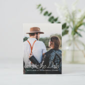 Elegante Script Save the Date Verlovingsfoto Aankondigingskaart (Staand voorkant)
