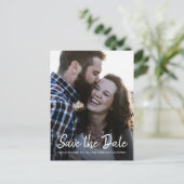 Elegante Script Save the Date Verlovingsfoto Aankondigingskaart (Staand voorkant)