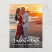 Elegante Script Save the Date Verlovingsfoto Aankondigingskaart (Voorkant)