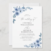 Elegante script stoffige blauwe bloemen bruiloft kaart (Voorkant)