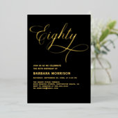 Elegante Script Tachtig Zwart Goud 80ste Verjaarda Folie Uitnodiging (Staand Voorkant)