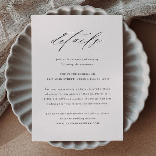 Elegante script typografie huwelijksdetails informatiekaartje