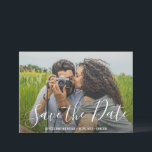 Elegante script typografie moderne trouwdag save the date<br><div class="desc">Moderne trouwfoto save the date kaart met een eenvoudig ontwerp met elegante script typografie over uw favoriete horizontale foto.  De achterkant heeft twee vierkante foto's samen met uw persoonlijke bericht in zwart en wit.</div>