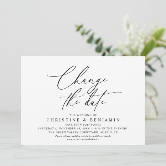Elegante Script Wijzig de Datum Huwelijk Uitgestel Kaart (Staand voorkant)