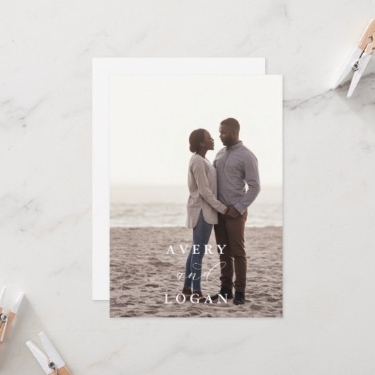 Elegante Scriptie Foto Trouw Uitnodiging (Voorkant / Achterkant in situ)