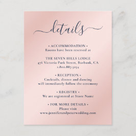 Elegante scriptuur navyblauw en blozende trouwdeta informatiekaartje