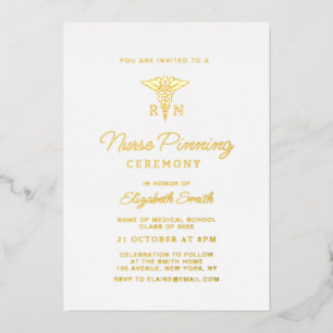 Elegante scriptverpleegster pinning ceremonie folie uitnodiging