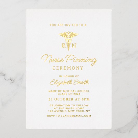 Elegante scriptverpleegster pinning ceremonie folie uitnodiging (Voorkant)
