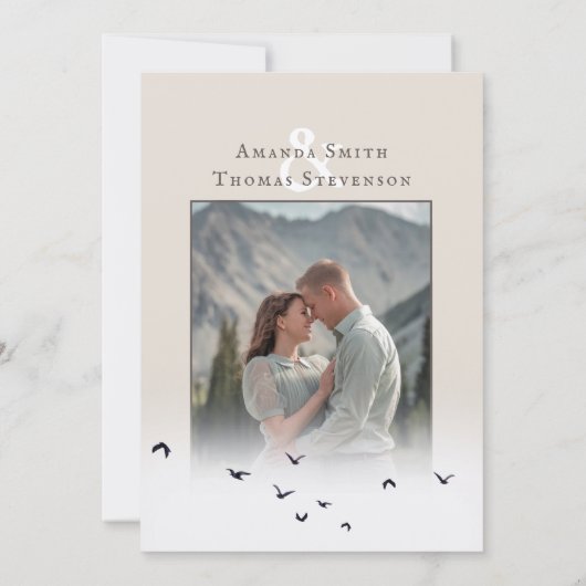 Elegante serene groene berglandschap bruiloft kaart (Achterkant)