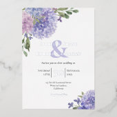 Elegante seringen en blauwe hortensia bloemstukken folie uitnodiging (Voorkant)