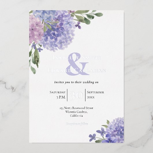 Elegante Seringpaarse en Blauwe Hortensia Bloemstu Folie Uitnodiging (Voorkant)