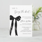 Elegante "She's Tying the Knot" Vrijgezellenfeest Kaart (Staand voorkant)