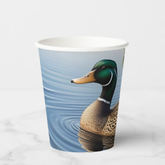 Elegante sierlijke Mallard op rustige landvijver Papieren Bekers